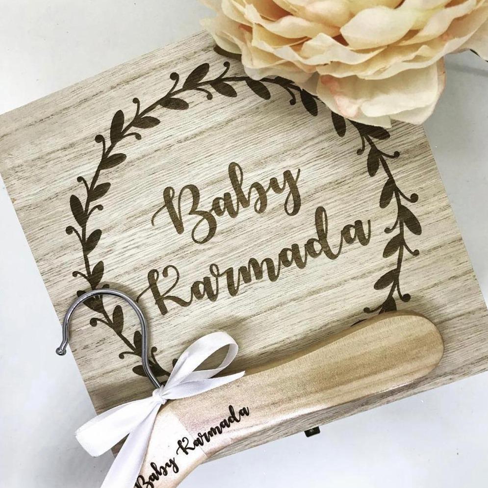 Personalised baby wreath box with hanger